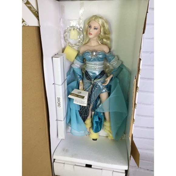 Franklin Mint Lady Of the Lake Camelot Porcelain Doll Excalibur Sword Stand Box